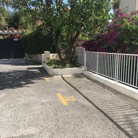 Large Studio With Parking Apartman